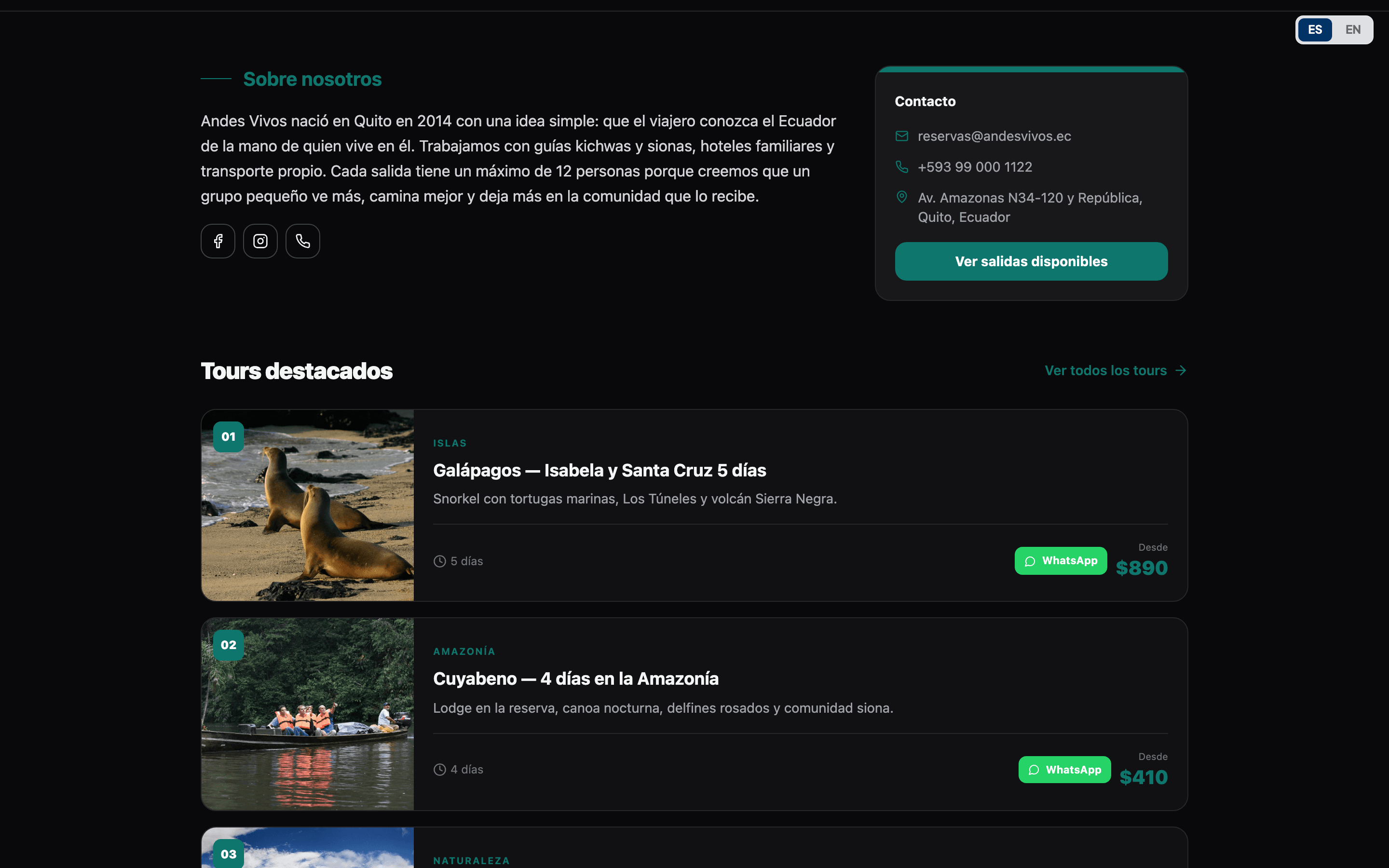 La página web que el sistema le genera a la agencia, con sus tours destacados y botón de WhatsApp en cada uno.